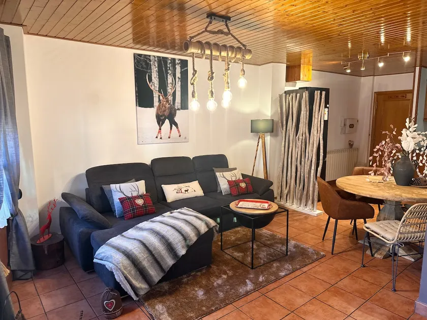 Rustic duplex in Plaza Mayor of El Pont de Suert - Image 1