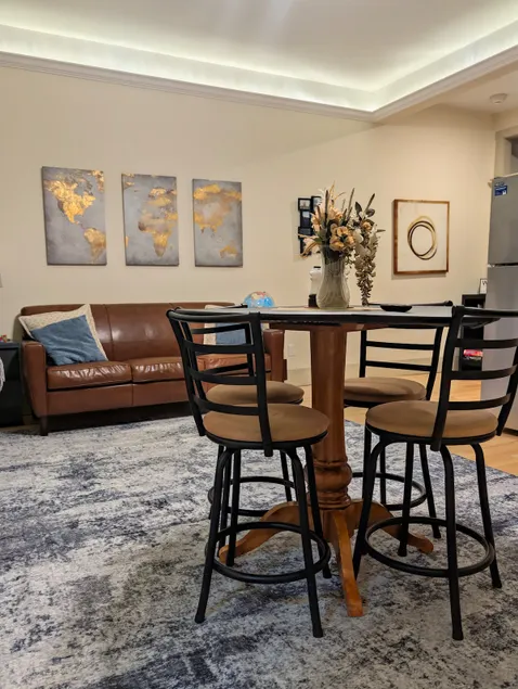 Downtown Executive Suite-2nd floor - Image 1