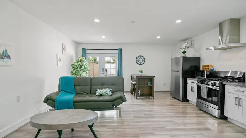 Private Casita Centrally Located to LA & OC - Image 1