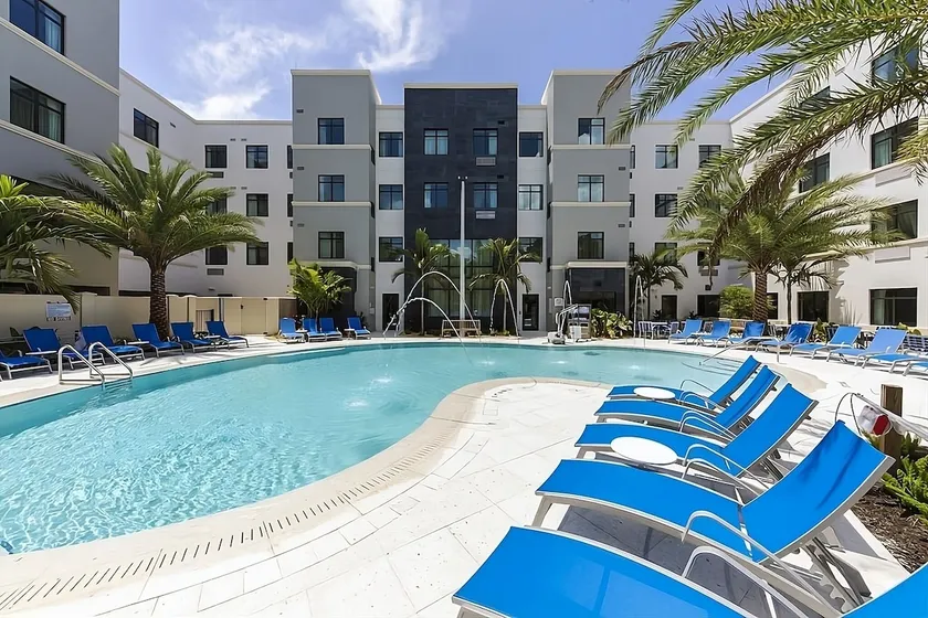 Great Find! Free Breakfast, Onsite Pool - Image 1