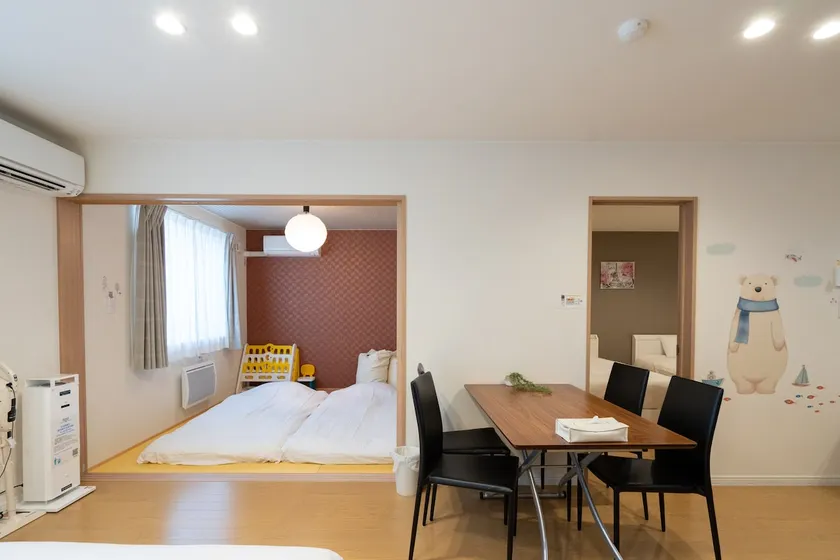 A hidden book hotel in the center of Higashi River | Experience life in Higashi River | Recommended for workation, sightseeing, and leisure. - Image 1