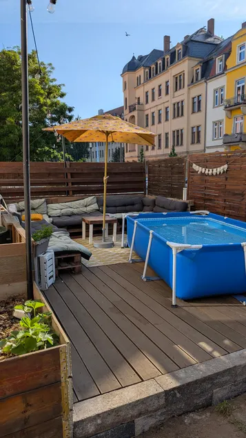 90 sqm with garden & pool in a good location - Image 1