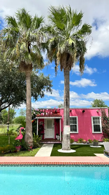 The Pink Casa Pet Friendly with Pool & Firepit - Image 1