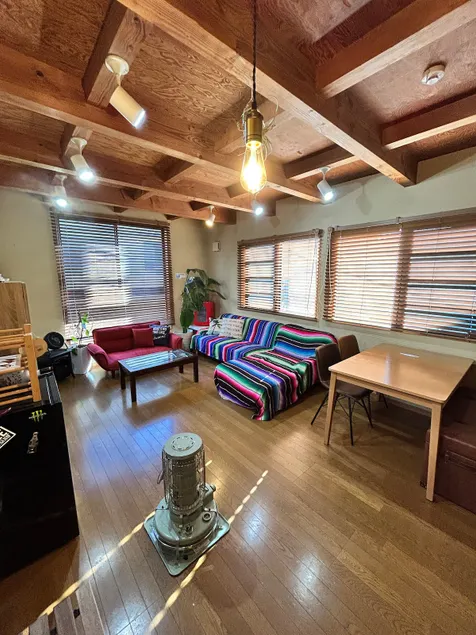Enjoy Enoshima and Kamakura in this 3-story private house. Slam Dunk crossing is within walking distance. Rooftop with a view of the Enoden line - Image 1