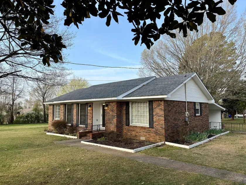 Cozy retreat - Entire Home Near Bethel University - Image 1