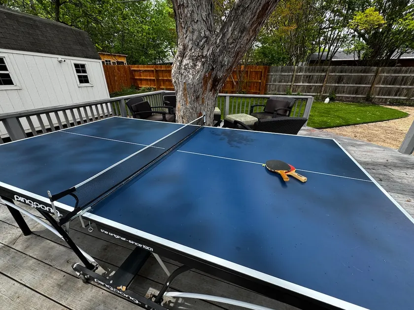 Tempurpedic beds, walk to food, fenced turf yard. - Image 1