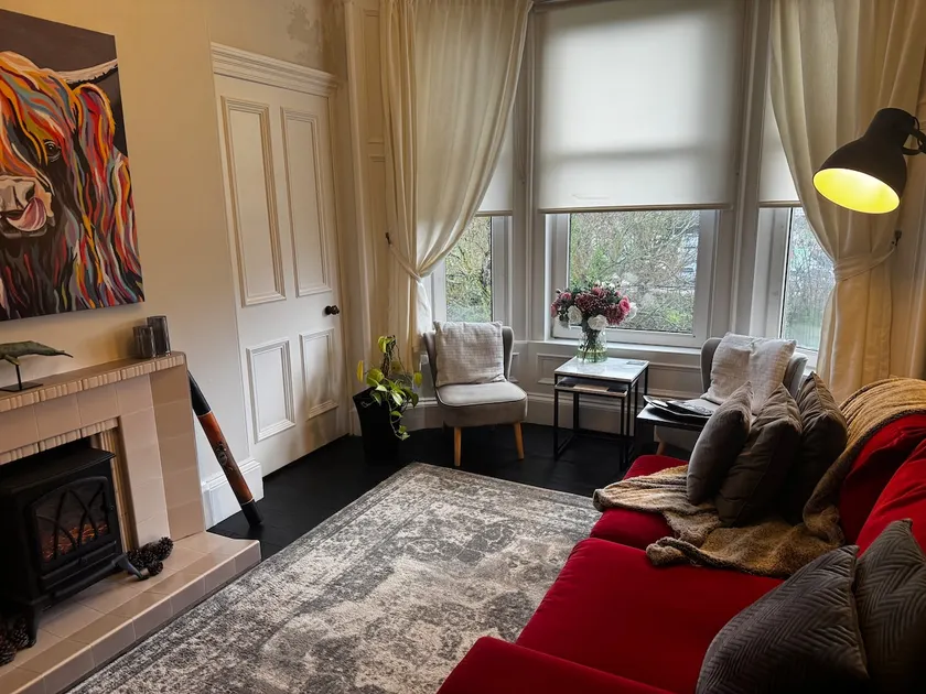 Beautiful traditional flat in the center of Largs. - Image 1