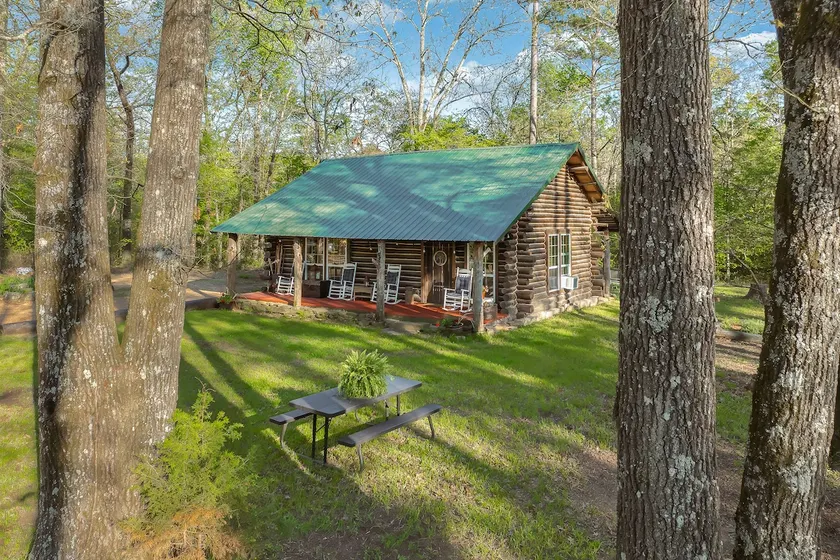 Secluded Log Cabin in Wild Horse Country - Image 1