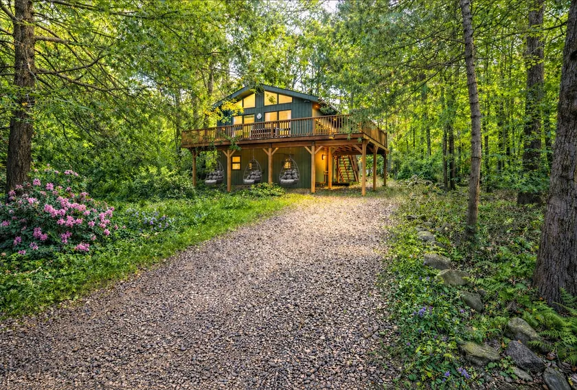 Lake Naomi Poconos Hideaway ★ Hot Tub + Game Room Mid-century Cabin ★ Golden Owl - Image 1