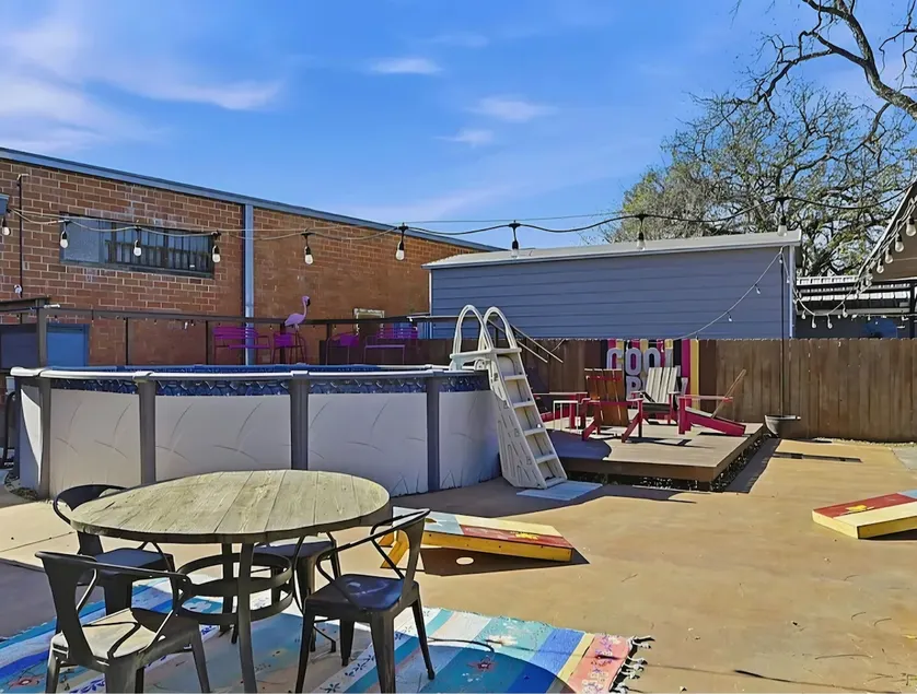 Southtown, close to downtown, with a pool! - Image 1