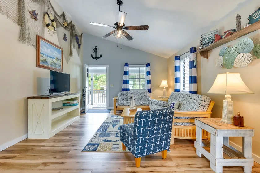 Sun, Sand & Smiles! Ocean Isle Apt w/ Balcony - Image 1