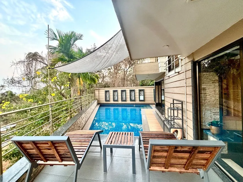 luxe Serviced Apartments with Pool for upto 12 - Image 1