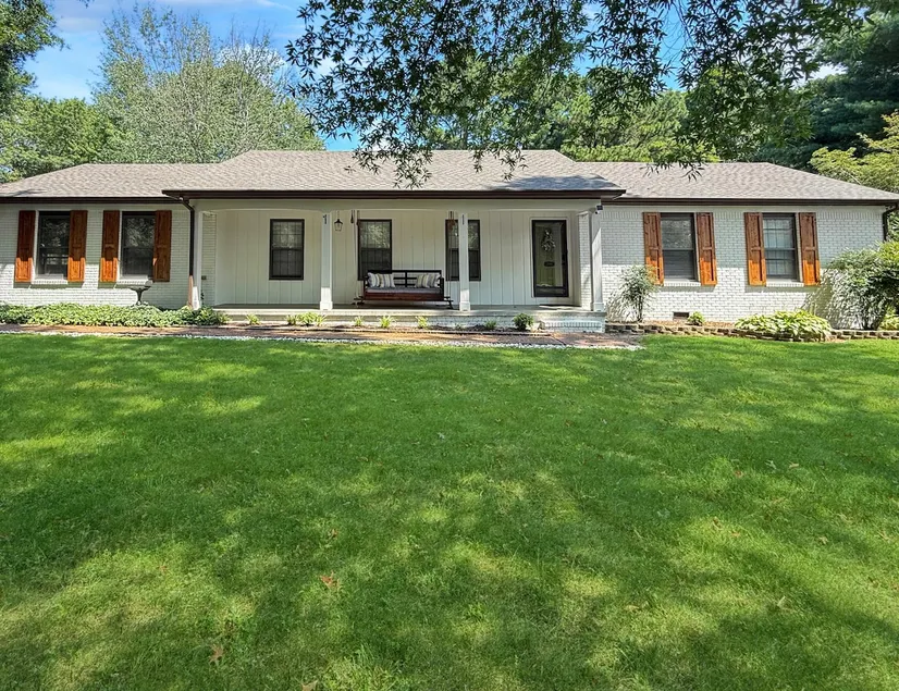 3 Bedrooms 8 Guests Modern Ranch Retreat on Half Acre - Image 1