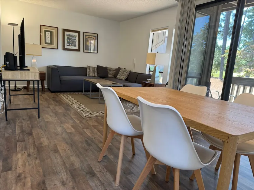 Entire Condo · Greenview Retreat · Walk to PCC - Image 1