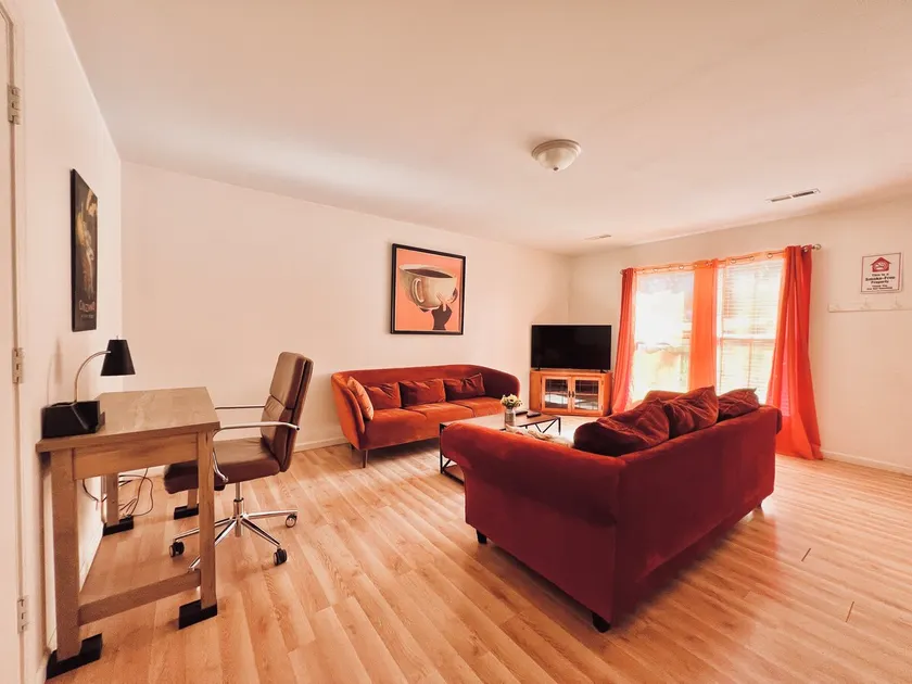 Renovated 2 bdrm Great Location - Off Kimball - Image 1