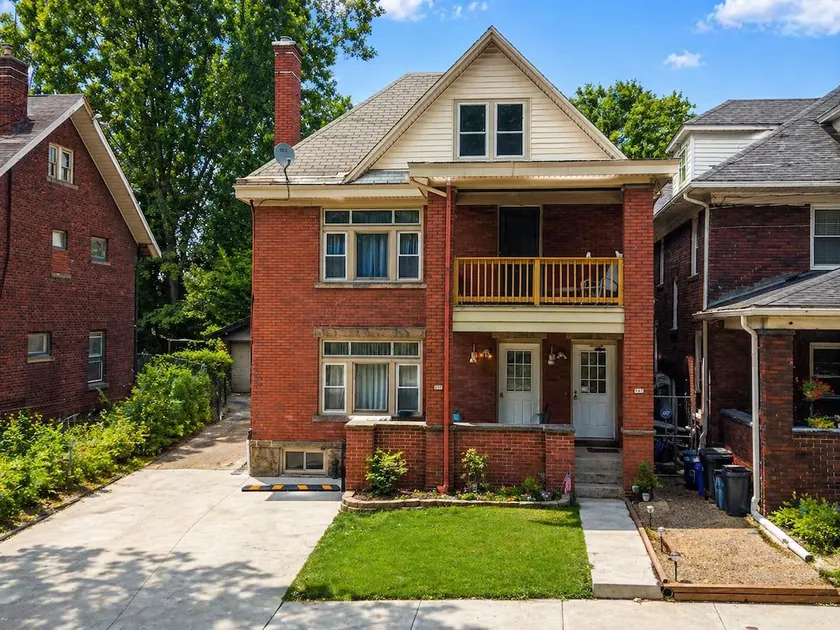 Enormous Brick House for Large Groups ★ Near All - Image 1