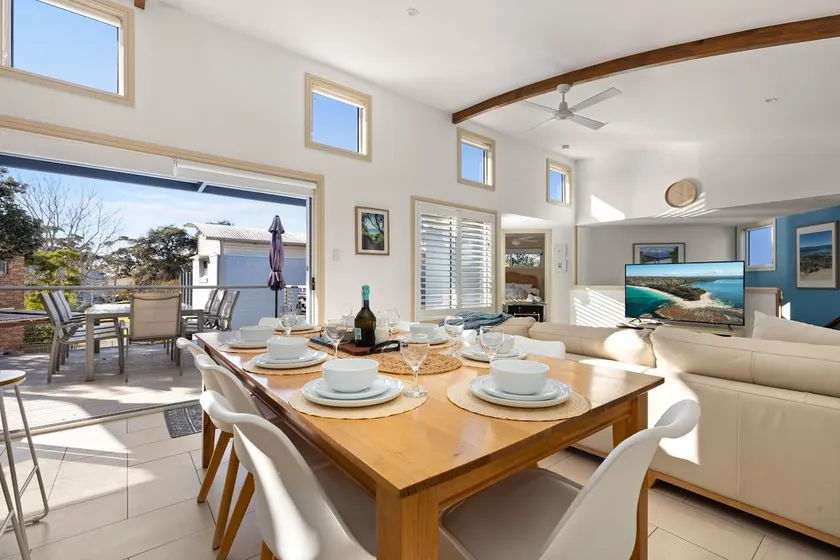 White Sands Deck House in der 2/9 Duncan Street in Huskisson - Image 1
