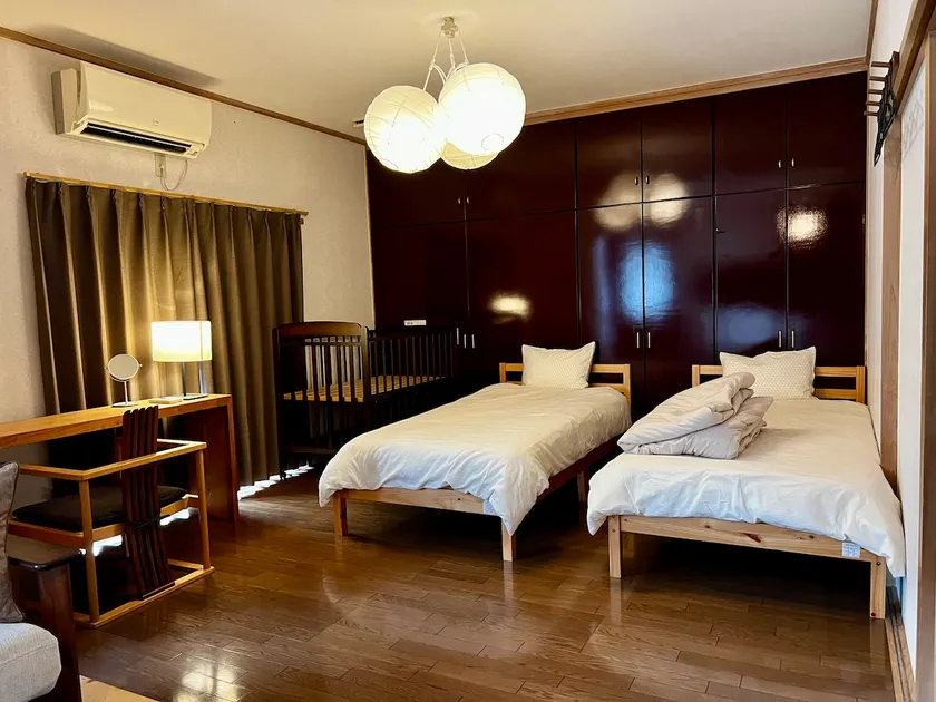 Perfect for a road trip with family or friends. Free parking for 2 large vehicles is included. Next to Kuribayashi Park. 10 minutes to Takamatsu Port. - Image 1