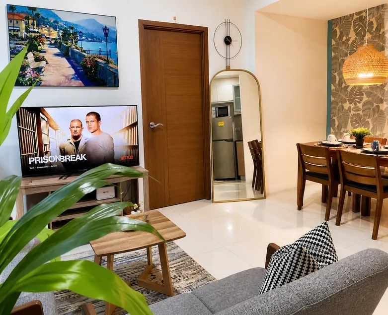 Modern Tropical 1BR in Eastwood + 300Mbps Fiber - Image 1