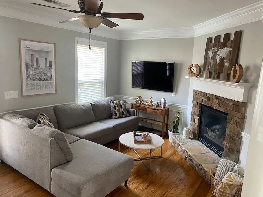 At Home in the ATL, Private Townhome w/Parking - Image 1