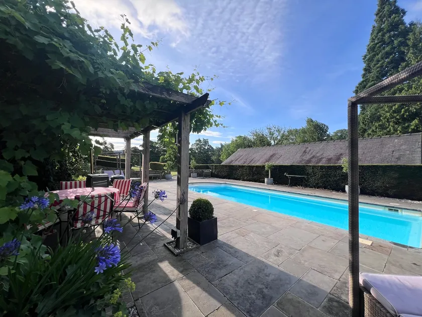 Boutique Retreat, Summer Pool, Peak District, just 2 miles from Ashbourne - Image 1