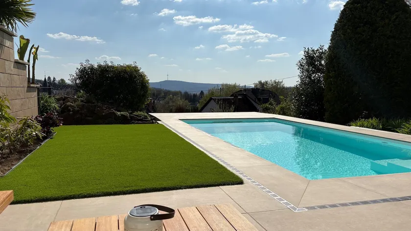 Apartment with heated pool & south view - Image 1