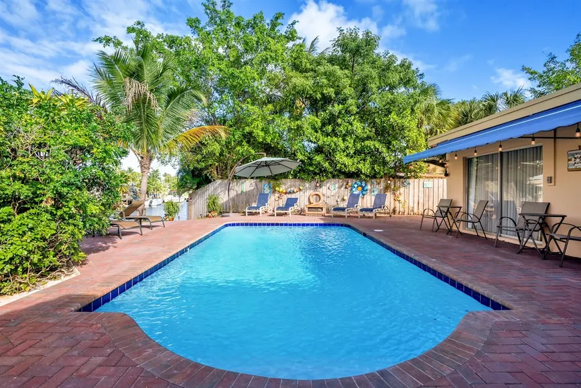 Five beds! Purely S. Florida! Kayak, p boards! - Image 1