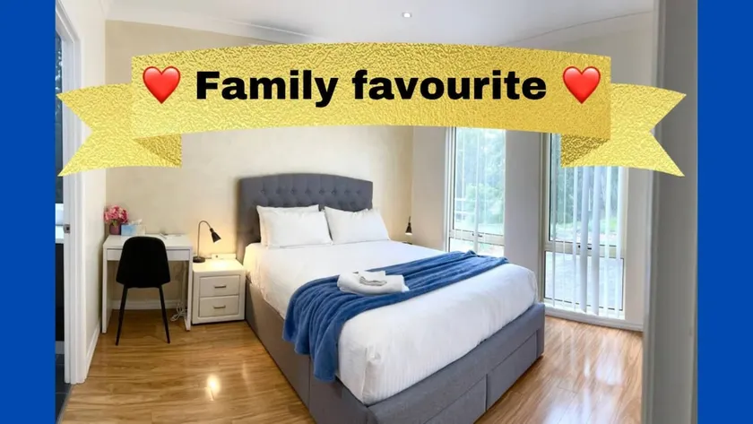 3BR 2 BTH No Stairs Aircon Big Athelstone Home - Image 1