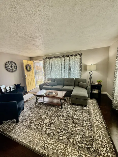 Stylish sanctuary: Alberta St R&R Bungalow - Image 1