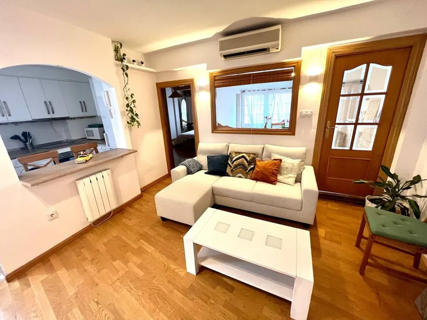 Charming apartment near downtown - Image 1