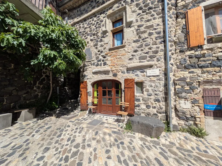 Apartment in the heart of the village of Mirabel - Image 1