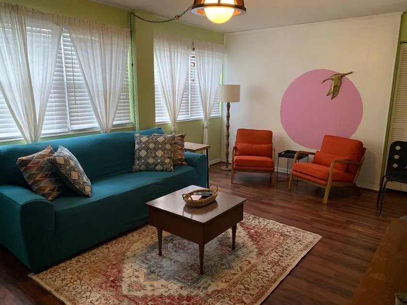5 mins to UF! Cozy apartment close to attractions - Image 1