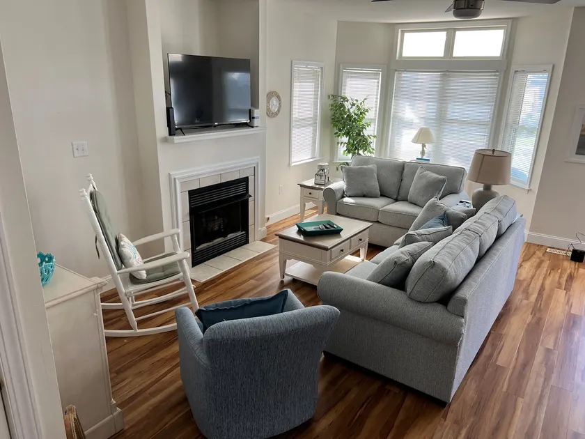 Gold Coast 3BR/2BA Condo, Short Walk to Beach - Image 1