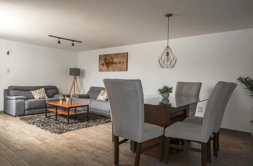 Spacious apartment for 8, parking + WiFi - Image 1