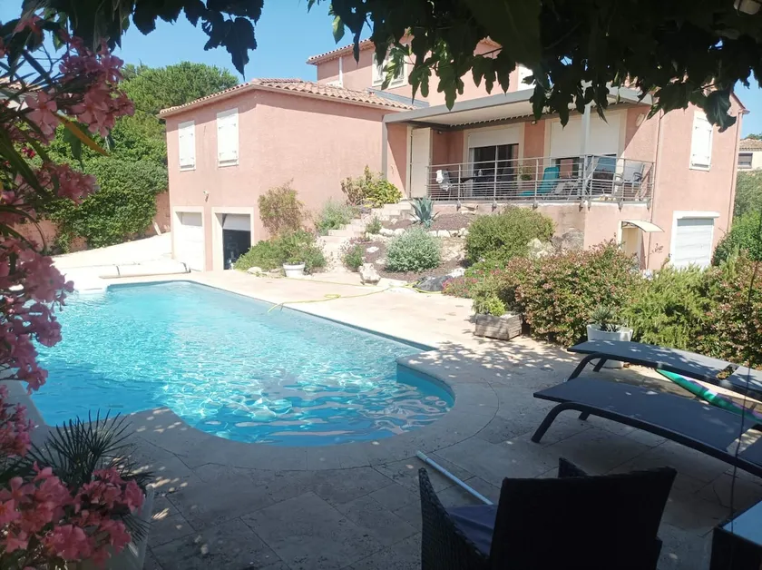 Large studio with pool, near Avignon. Electric bikes OK - Image 1