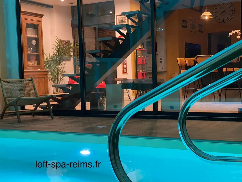 Loft Spa Reims-fr 250m2 privatifs, piscine intérieure chauffée, spa et parking - Image 1
