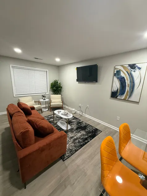 Uptown Modern Escape - 4bd/2ba - Image 1