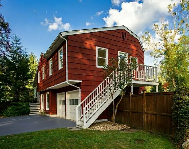 Cozy Up In Cos Cob - Image 1