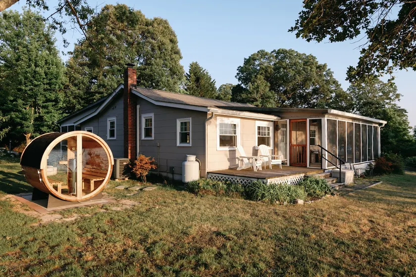Waterfront Cottage w Water Access, Sauna, Hot Tub - Image 1