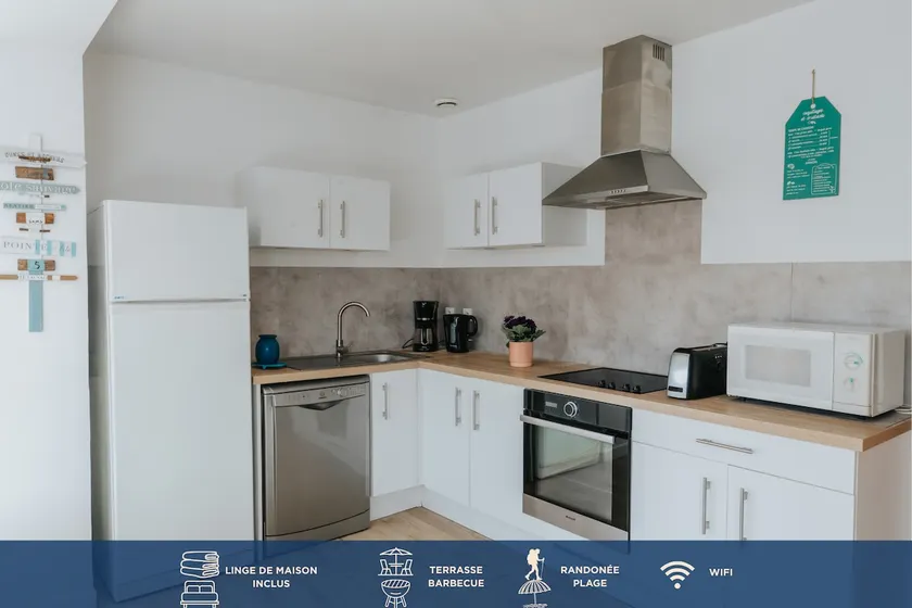 Quiet and bright house • Sleeps 6 • Beach 500 m away - Image 1