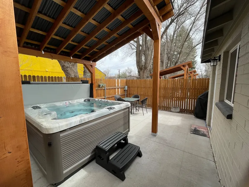 421 Downtown Hideaway Private HotTub w/AC - Image 1