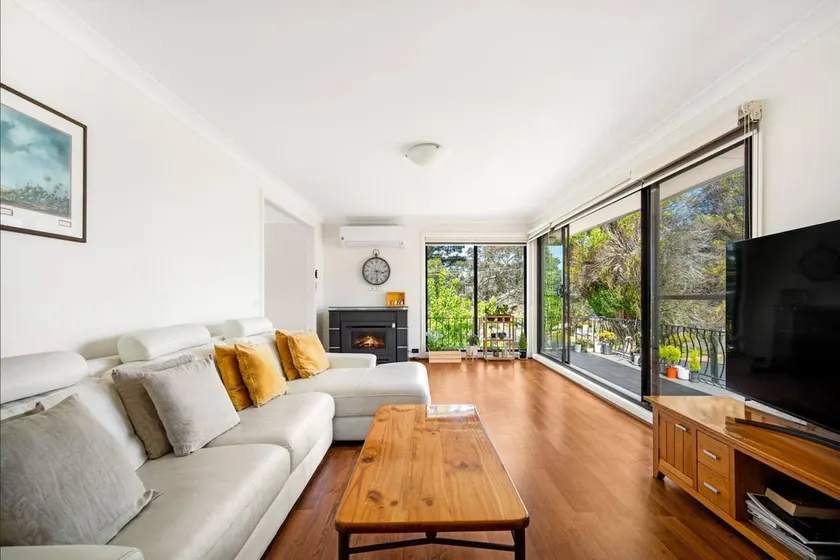 Spacious Three Sisters House - King Bed & Firepit - Image 1