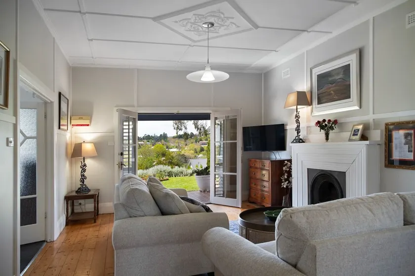 Churchills - outstanding views over Daylesford - Image 1