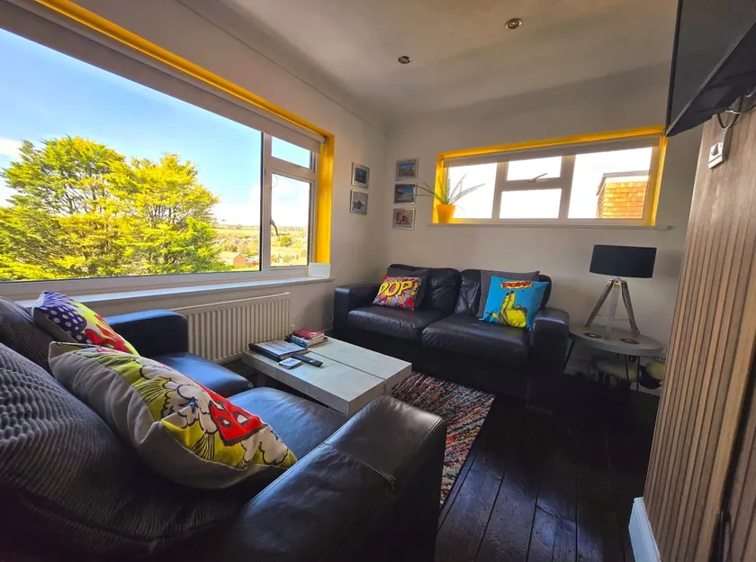 Fab views, Free parking, 3 double bedroom Brighton - Image 1