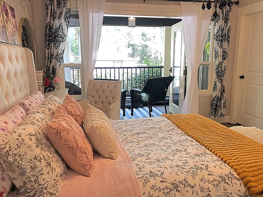 1 Bedroom French Farmhouse - Bear Mtn - Victoria - Image 1