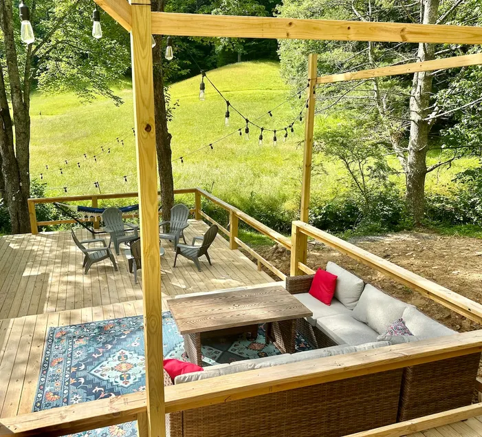 Cozy Creekside Cottage with Skiing & Hiking Nearby - Image 1