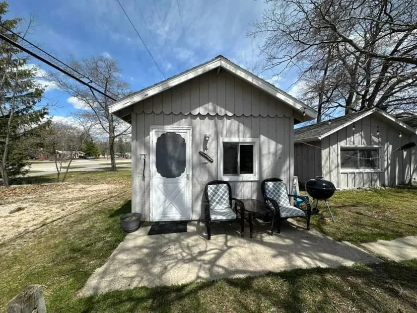 Beachcomber Cottage — A Cozy Lake Huron Hideaway - Image 1