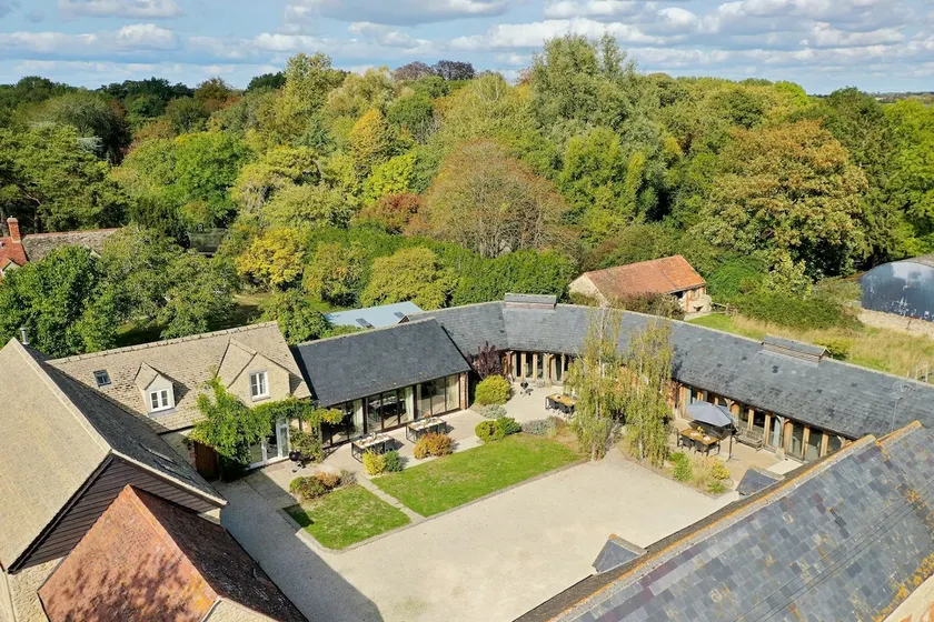 Collection of five spacious barns near Faringdon - Goodlake Barns - Image 1