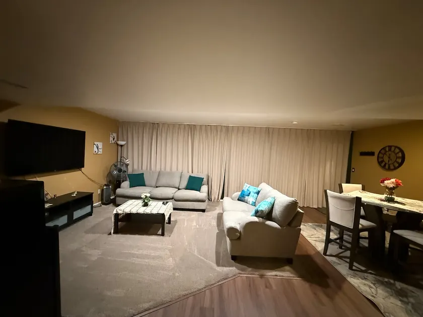 Big guest suite, 1bd, 1bth and spacious living - Image 1