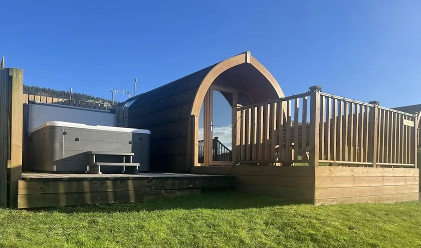 Beinn A Ghlo Pod/Pet Friendly with Hot Tub - Image 1